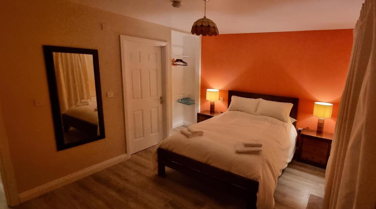 Spacious Curragh 2-Bed Apartment With Own Entrance Brownstown Ngoại thất bức ảnh