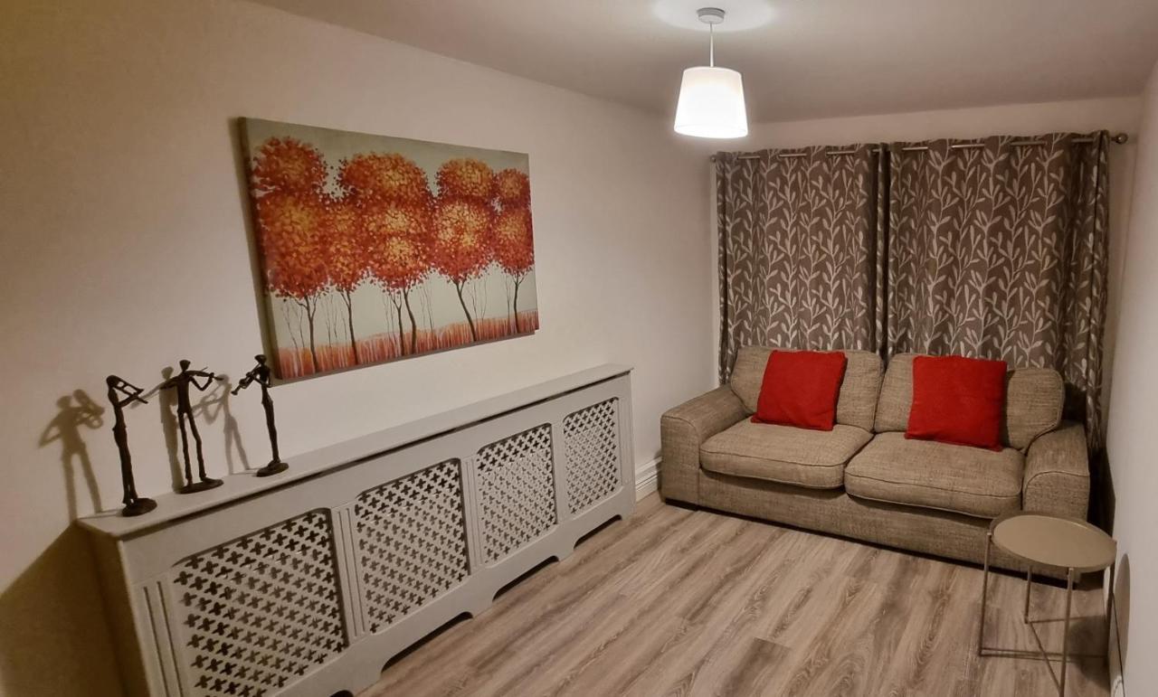 Spacious Curragh 2-Bed Apartment With Own Entrance Brownstown Ngoại thất bức ảnh
