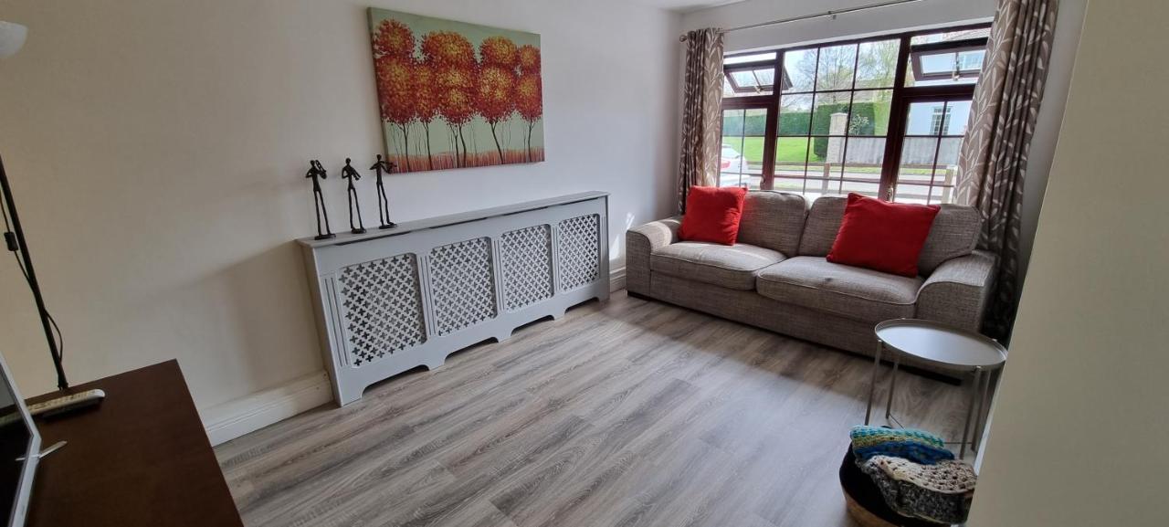 Spacious Curragh 2-Bed Apartment With Own Entrance Brownstown Ngoại thất bức ảnh