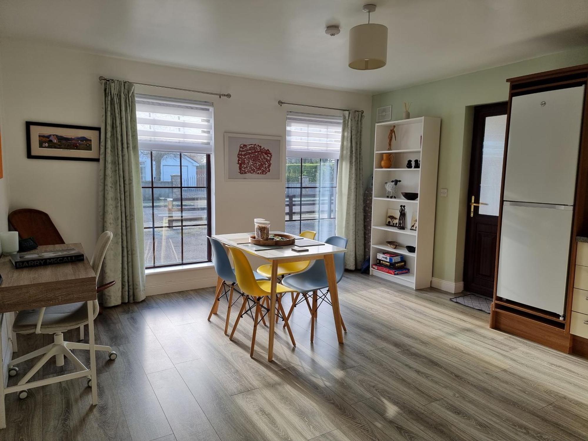 Spacious Curragh 2-Bed Apartment With Own Entrance Brownstown Ngoại thất bức ảnh